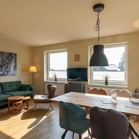 Lichtblick Mit Balkon Und Garage דירה